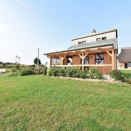 Enchanting Holiday Home By The Lake In Ruehn Ruhn エクステリア 写真