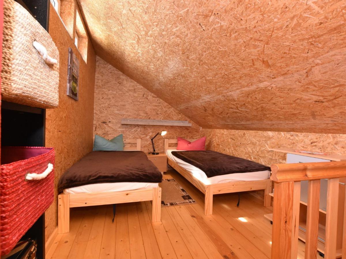 Enchanting Holiday Home By The Lake In Ruehn Ruhn エクステリア 写真