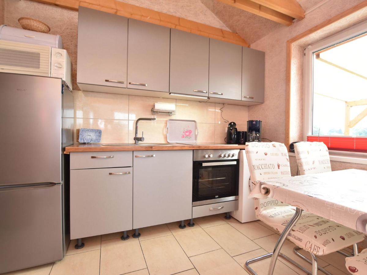 Enchanting Holiday Home By The Lake In Ruehn Ruhn エクステリア 写真