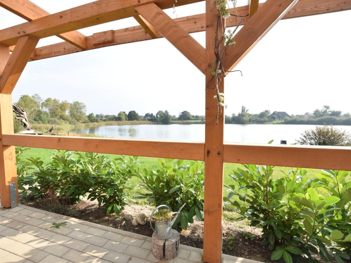 Enchanting Holiday Home By The Lake In Ruehn Ruhn エクステリア 写真