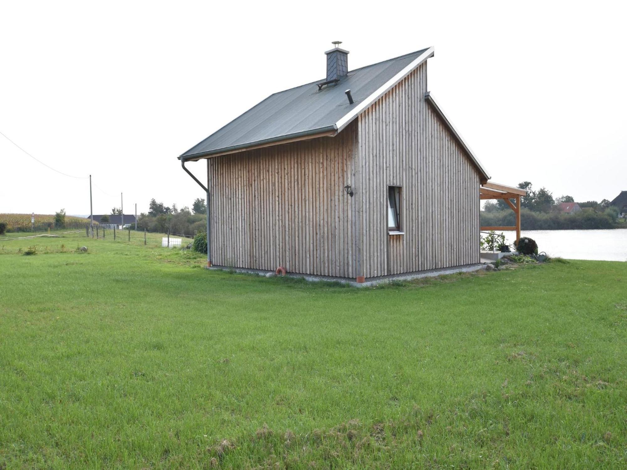 Enchanting Holiday Home By The Lake In Ruehn Ruhn エクステリア 写真
