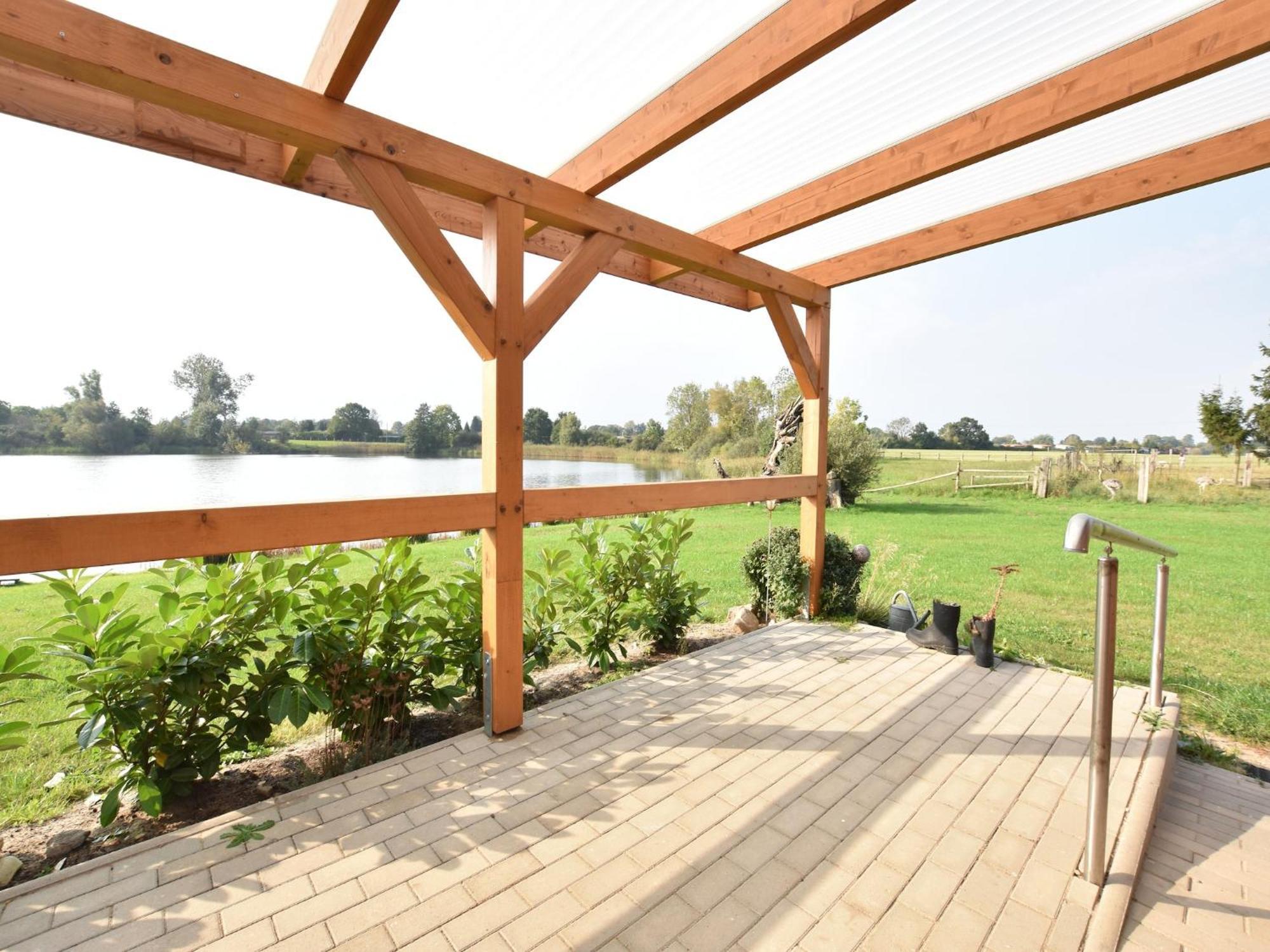Enchanting Holiday Home By The Lake In Ruehn Ruhn エクステリア 写真