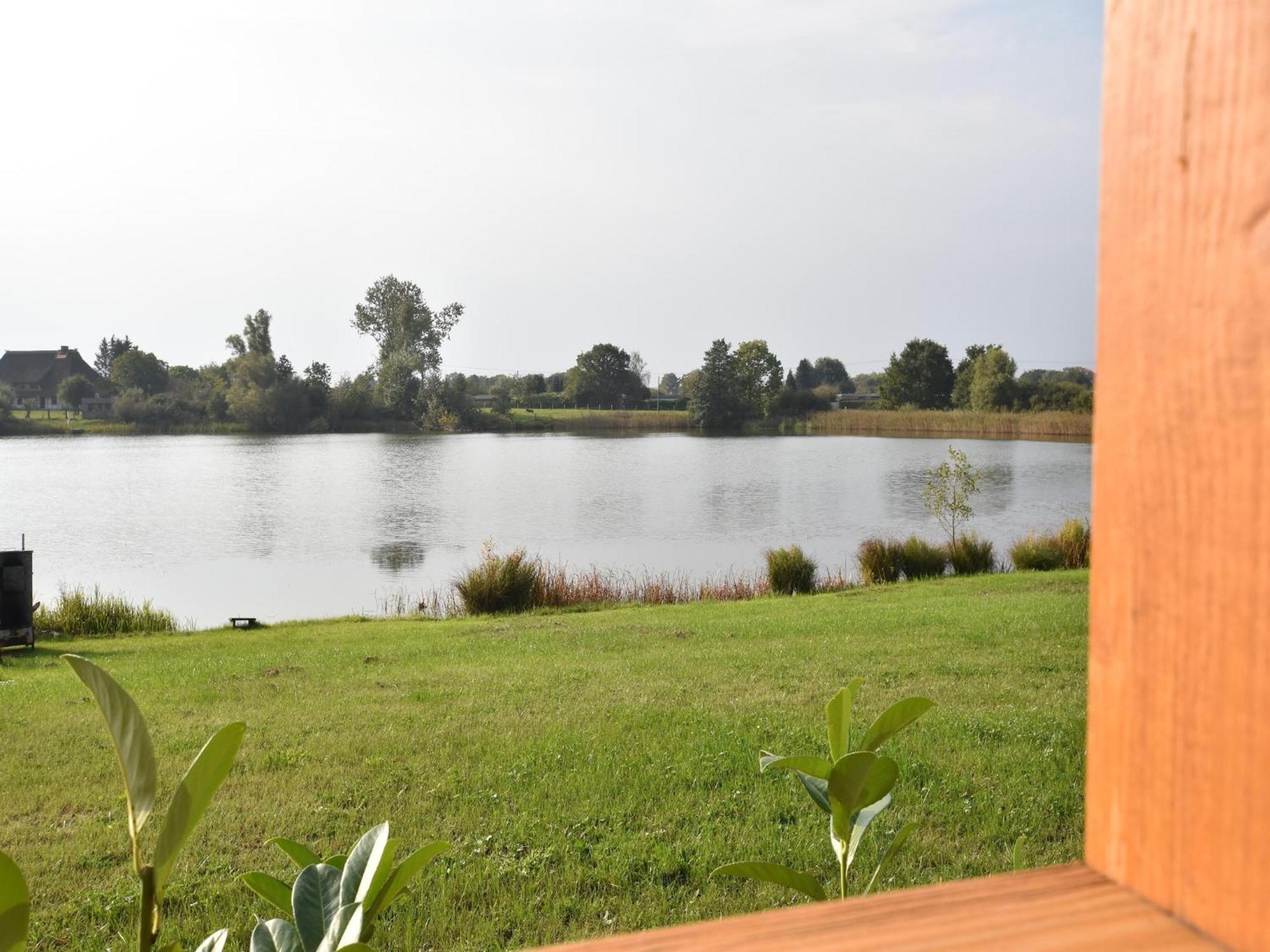 Enchanting Holiday Home By The Lake In Ruehn Ruhn エクステリア 写真
