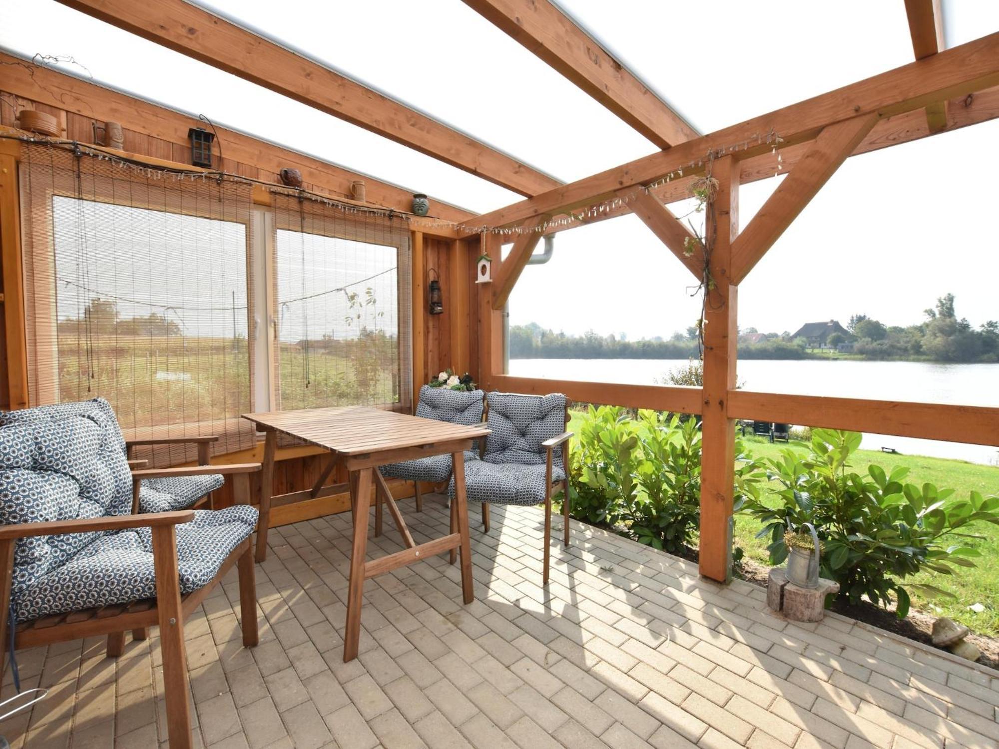 Enchanting Holiday Home By The Lake In Ruehn Ruhn エクステリア 写真