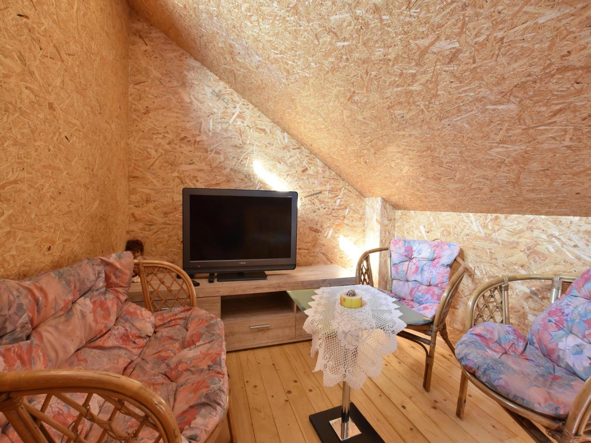 Enchanting Holiday Home By The Lake In Ruehn Ruhn エクステリア 写真