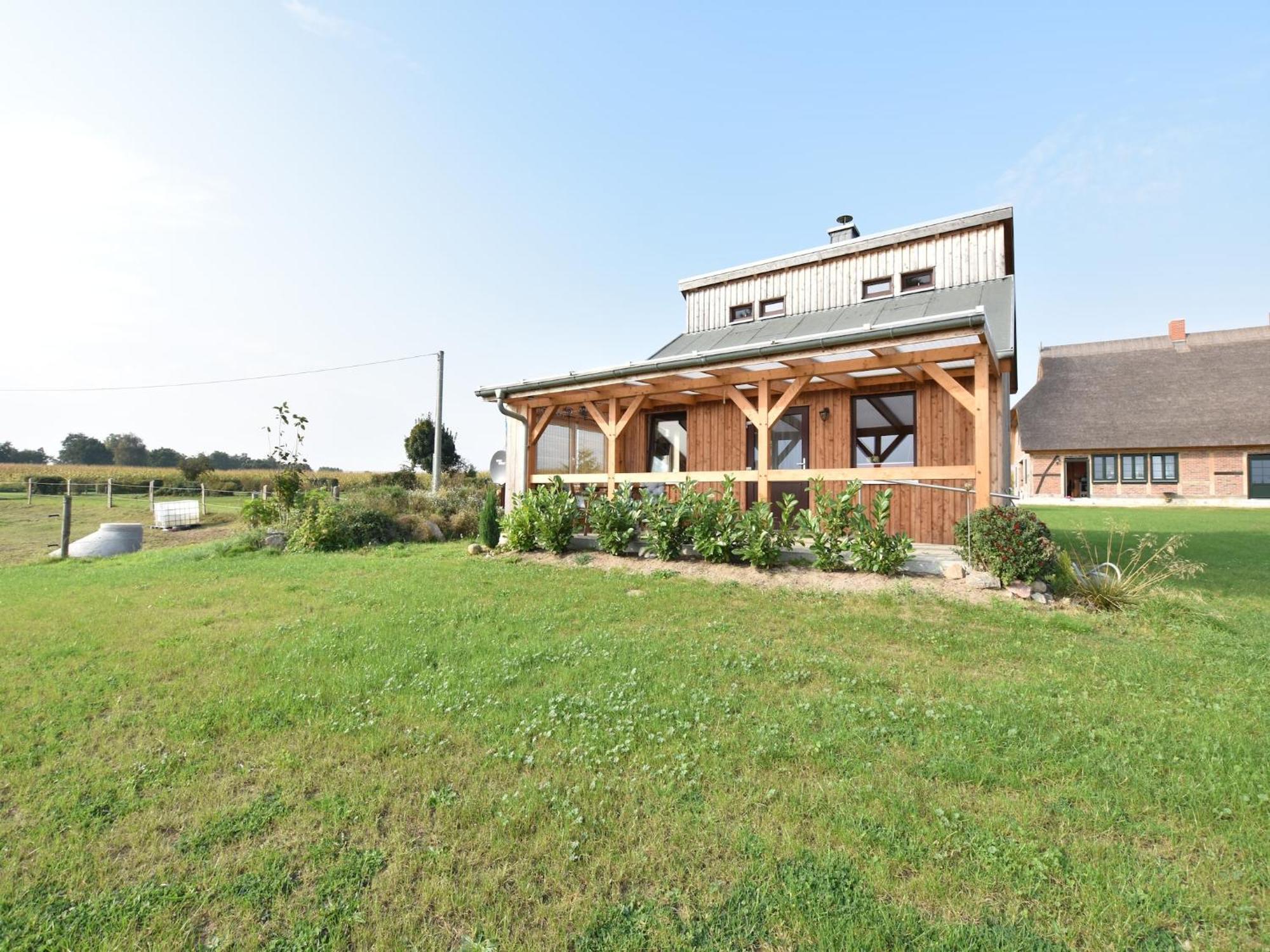 Enchanting Holiday Home By The Lake In Ruehn Ruhn エクステリア 写真